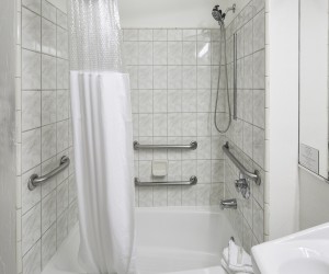 Adante Hotel San Francisco - Accessible Bathroom at the Adante Hotel
